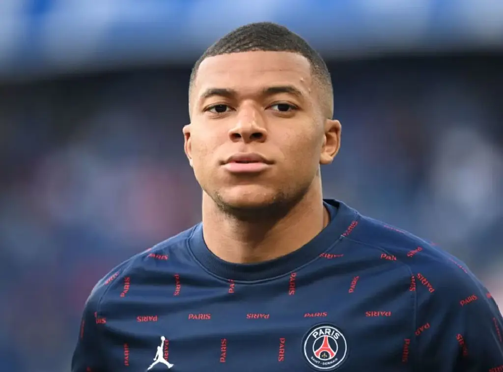 Kylian Mbappe has agreed to stay at Paris Saint-Germain after again turning down the chance to join Real Madrid.