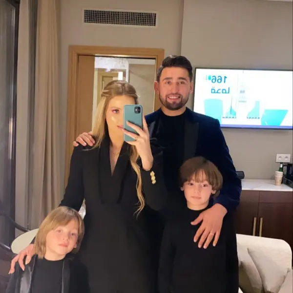 The Huggui family in a black coordinated outfit.