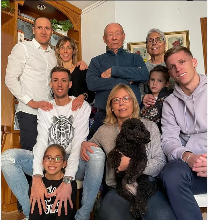 Dani Olmo and his mother Dorita Olmo enjoys spending time with their family.