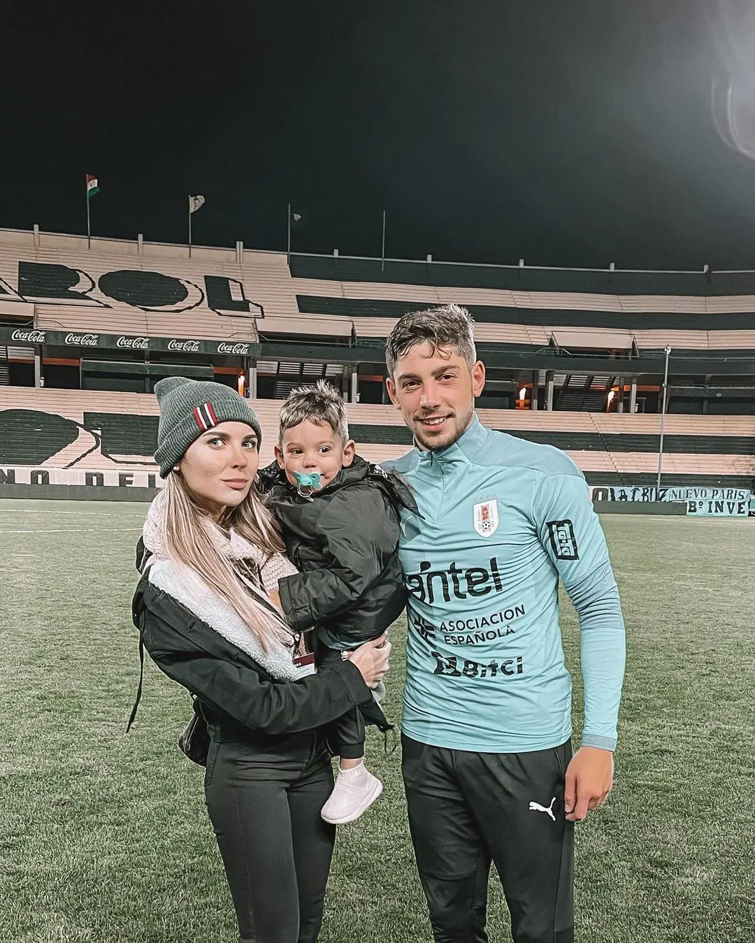 Mina and her son Benicio went to see Fede's match and clicked some pictures together after the match finished.
