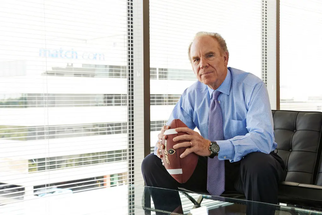 Roger Staubach is an American former professional football quarterback who has a net worth of $600 million. 
