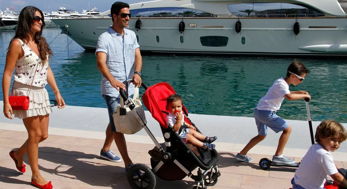 Gabriel Arteta enjoying time with his parents and brothers on a trip 