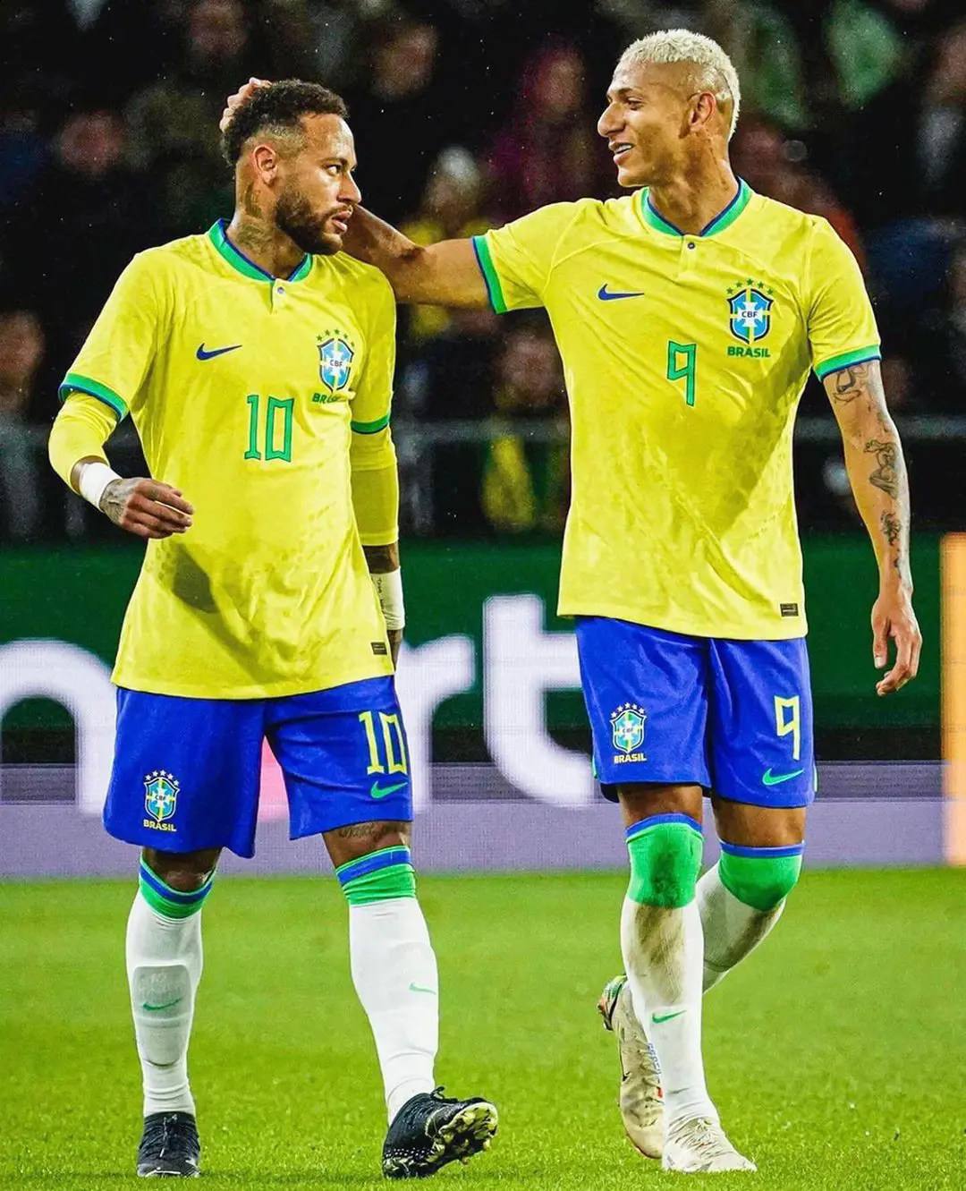 Neymar and Richarlison are quite close to each other. Neymar has been Richarlison's childhood idol.