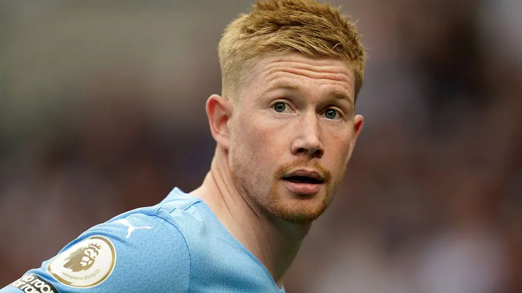 Belgian midfielder, Kevin De Bruyne, wears the number 17. Both Manchester City and the Belgian national team have him on their rosters.