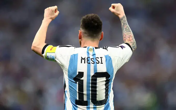 There is no need to provide an introduction for Lionel Messi or his number 10 shirt. The Argentine football player plays in the forward position.