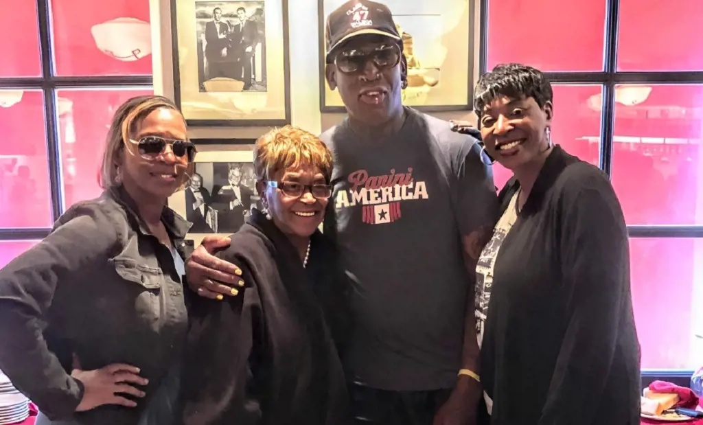Kim(left) with Shirley, Dennis and Debra enjoying dinner together in 2018. 