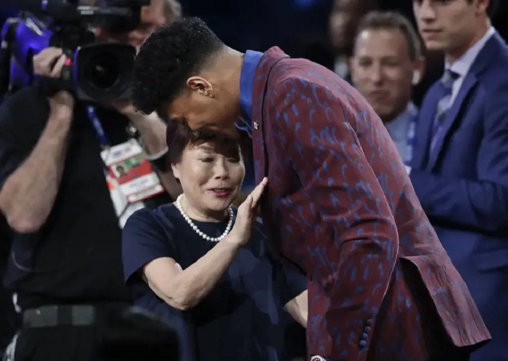 Hachimura and his loved one embracing after his NBA draft. (Photo by Julio Cortez)