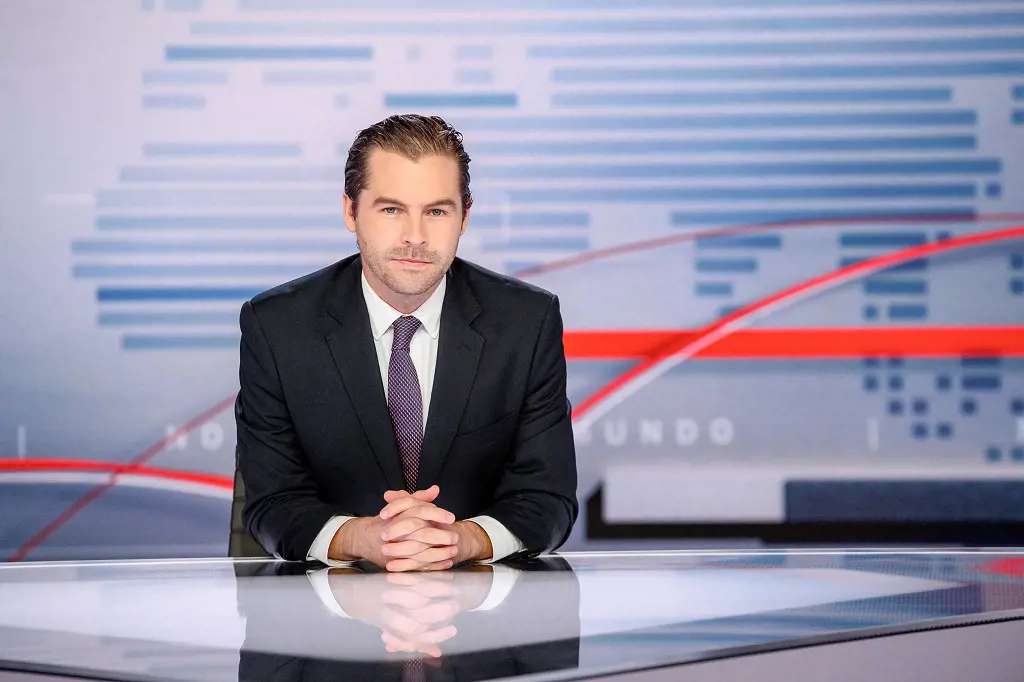 Julio became evening newscaster for Noticias Telemundo in 2021.