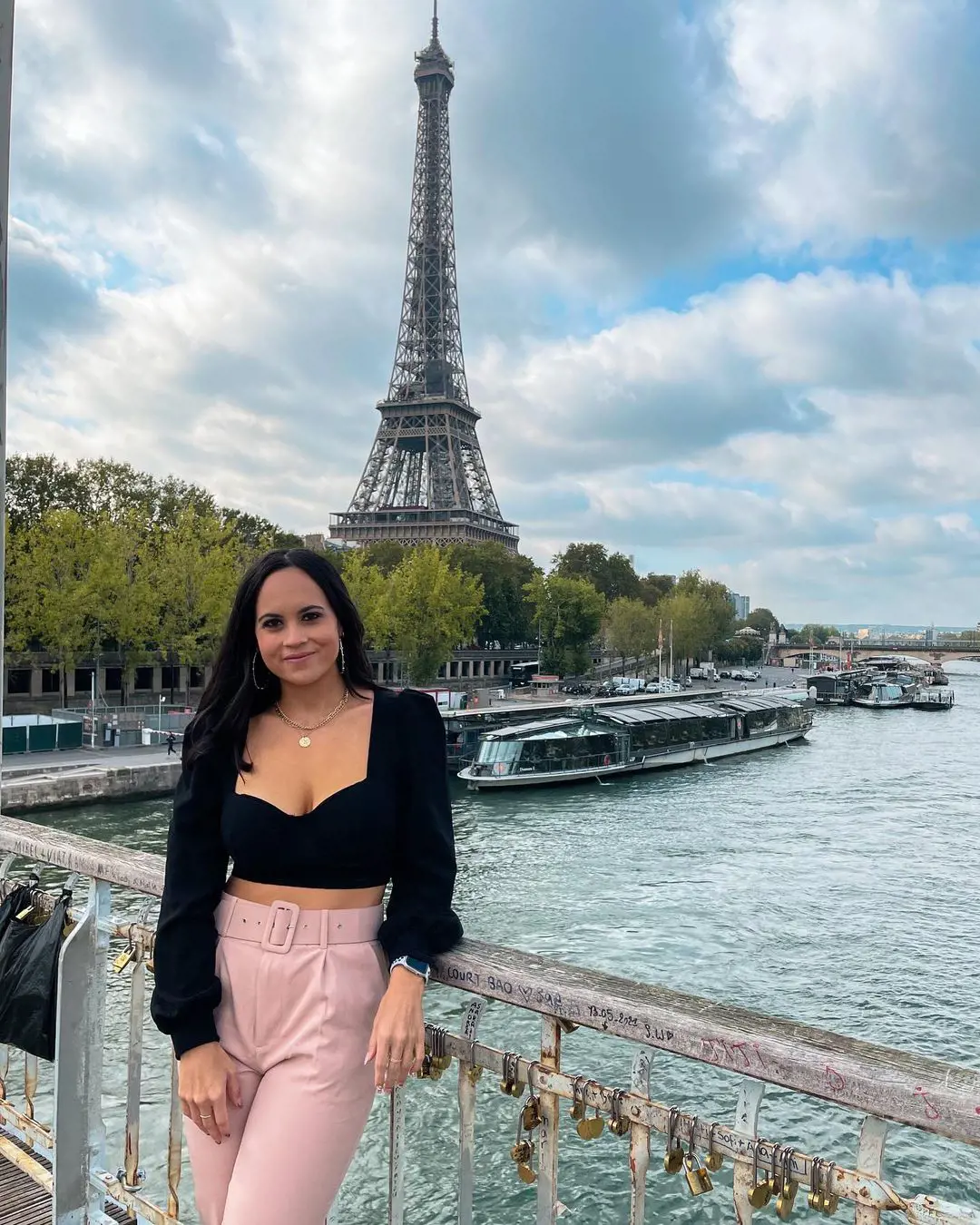 Auston older sis Alexandria posing in front of the Eiffel Tower during her stay at Paris, France in October 2021