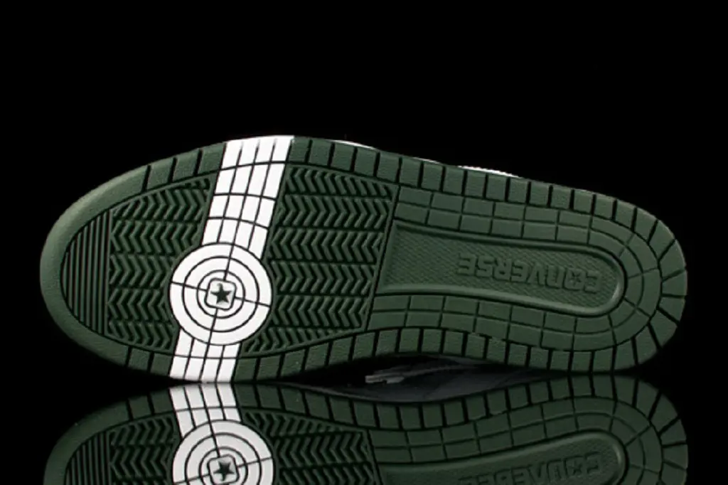 The rubber outsole of the Converse Weapon had a herringbone pattern.