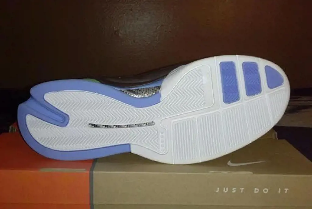 Nike Huarache 2K5 outsole is made of rubber.