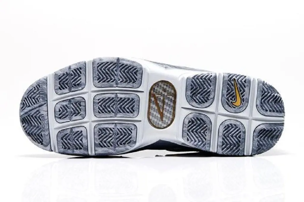 The outsole of the Zoom Kobe 2 is made of rubber and it has a herringbone pattern.