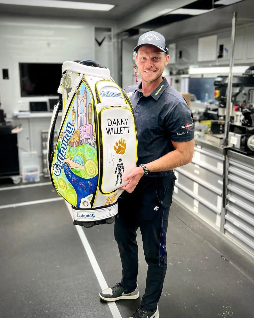 Danny Willett announces a Give Away in July 2022. On the occasion of 150th Open he offered a limited edition Callaway Staff Bag