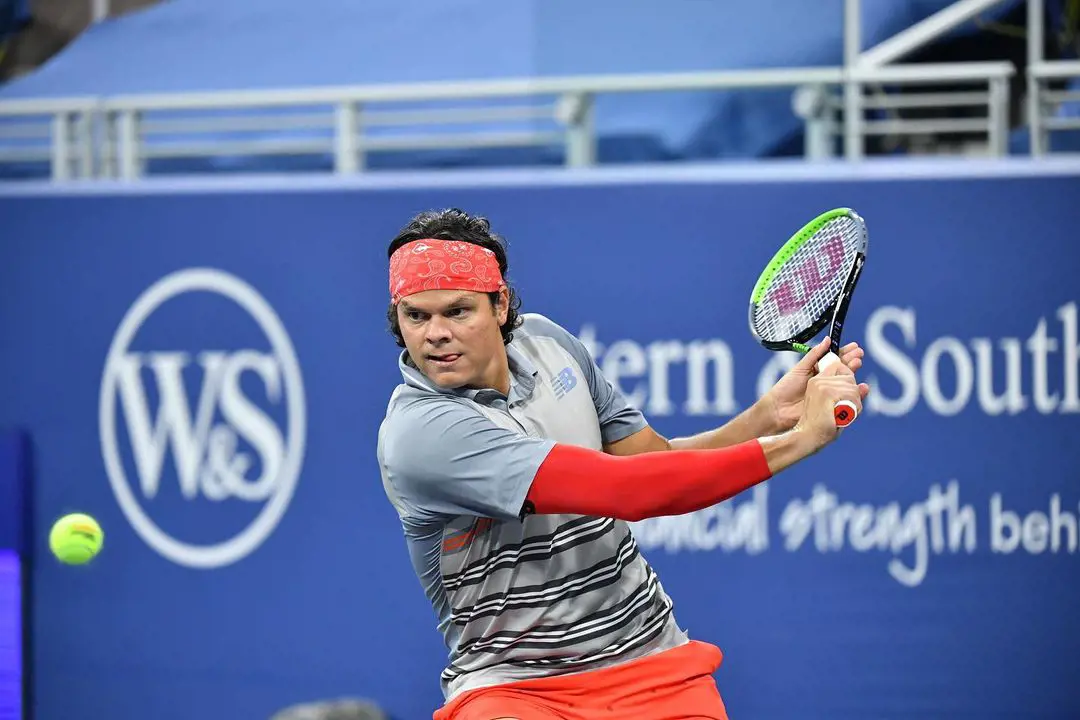 Milos Raonic playing tennis in 2020 at the New York Tennis court.