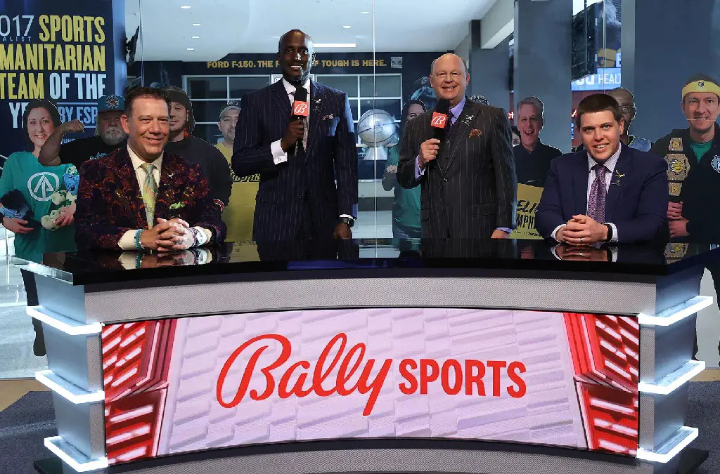 Rob Fischer , Pete Pranica and Brevin Knight at Bally Sports studio covering NBA matches