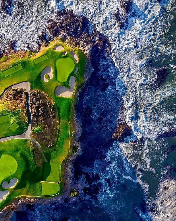 Pebble Beach Golf Links is a golf course on the west coast of the United States.