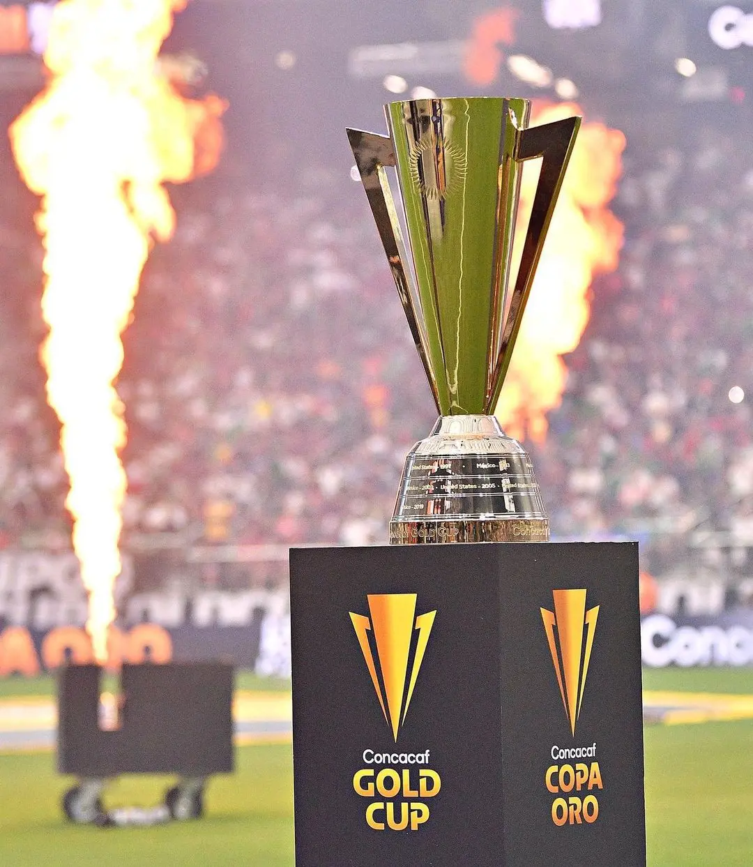 Copa Oro Gold Cup Trophy at a glance