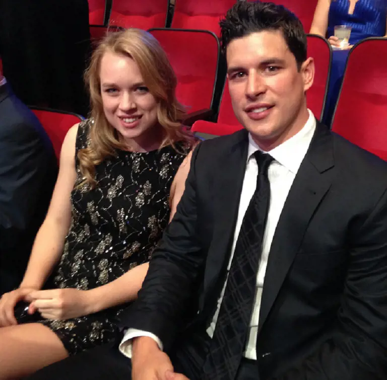 Taylor and Sydney attending the NHL award function in 2014. 