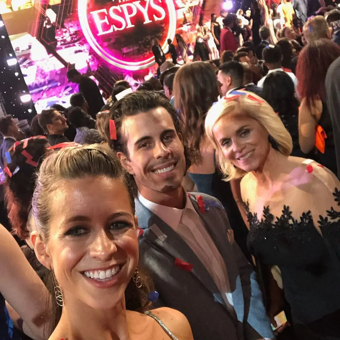 Makenzie takes selfie with Kramer and Kim as they attend a red carpet in LA, July 2019