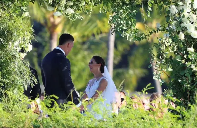 Aaron and Samantha taking their vows in a private ceremony in Hawaii on December 2021.