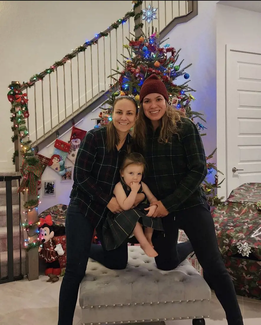 Amanda celebrates Christmas with Nina and Raegan in December 2022
