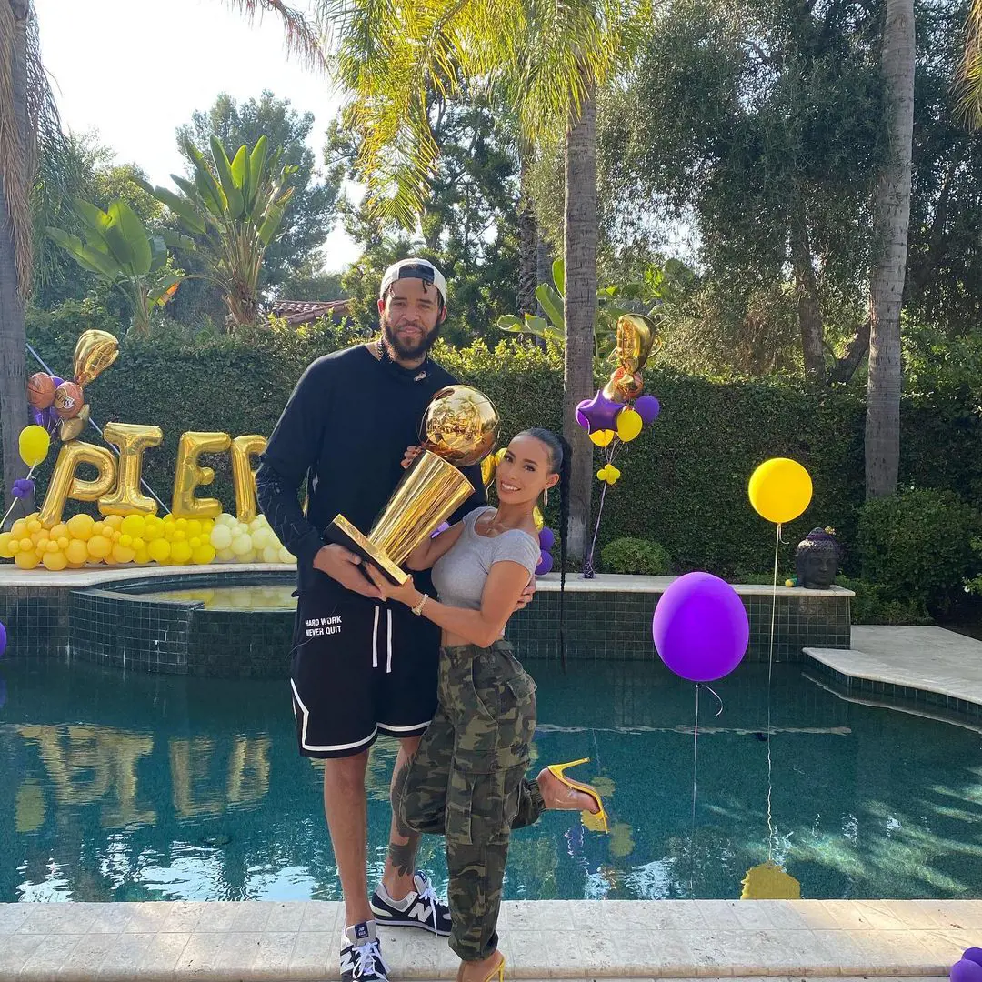 Javale presenting the NBA trophy to Giselle on her birthday in June 2021