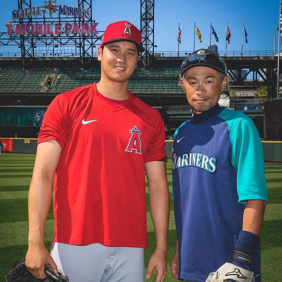 Ichiro takes picture with Los Angeles Angels pitcher Shohei Ohtani (L) in June 2021 at T-Mobile Park, Seattle