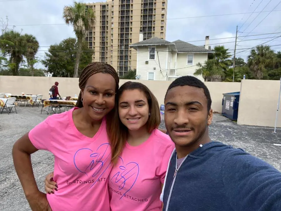 Harris with her two kids, Jade and Jordan during a donation campaign in 2019
