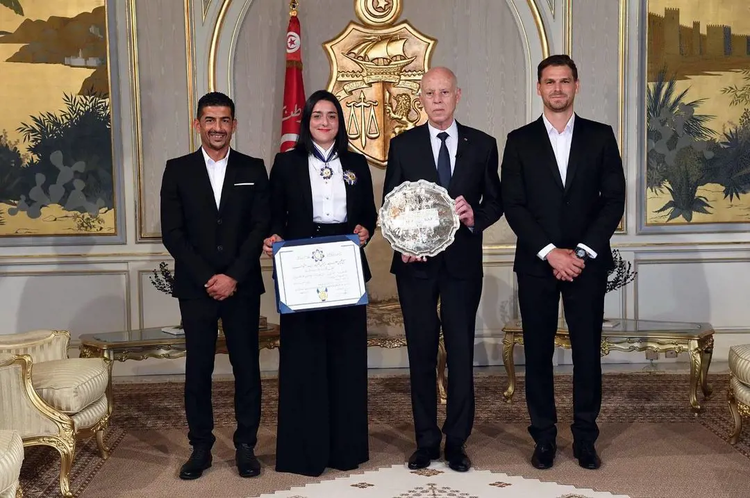 Ons Jabeur poses alongside Tunisia president Kais Saied and her tennis coaches Karim(right) and Issam(left) on July 14, 2022