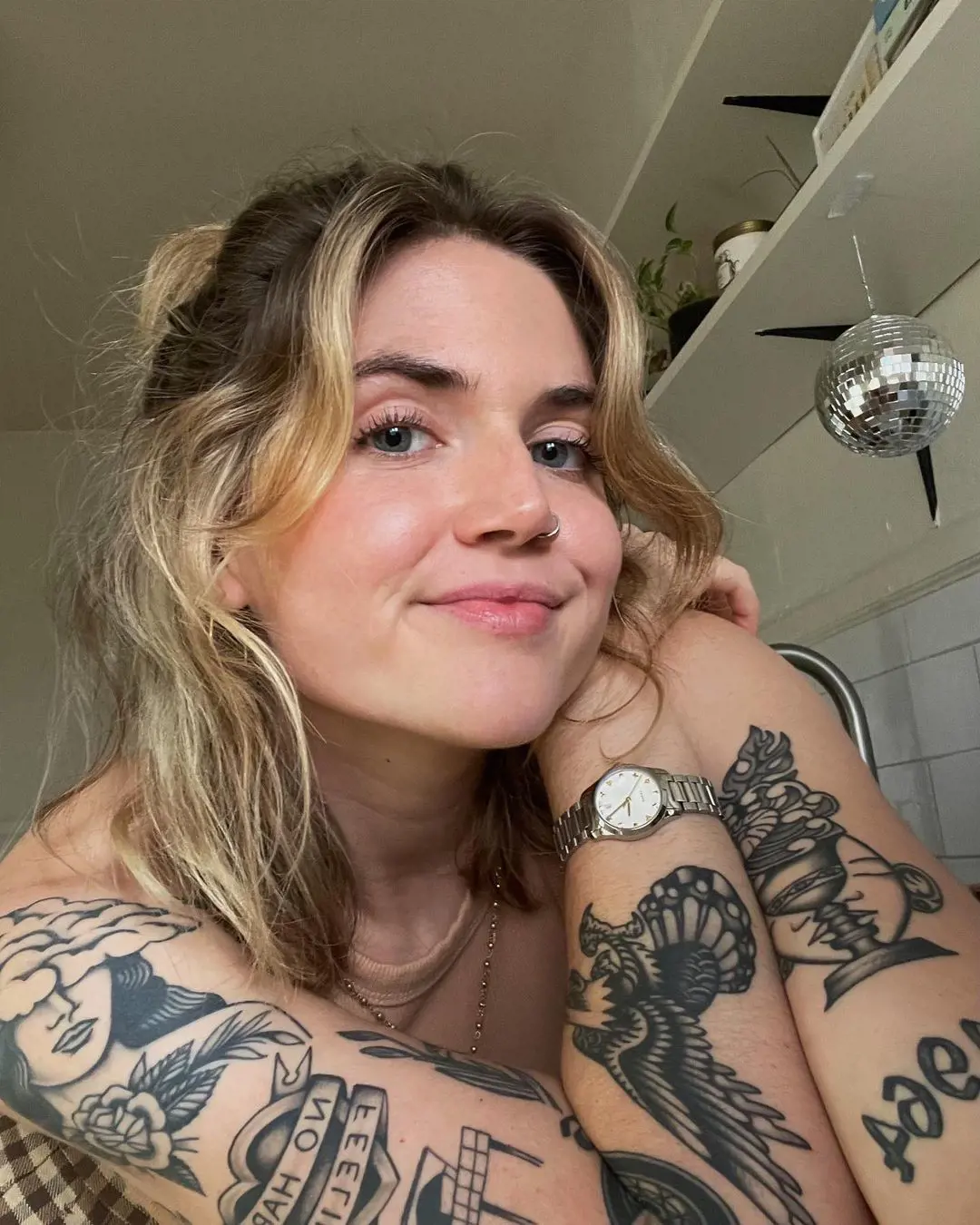 Madison taking selfie showing off her tattoo.