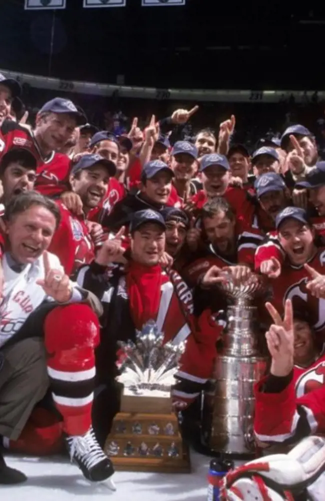 The Devils roster celebrate the phenomenal win in 2000.
