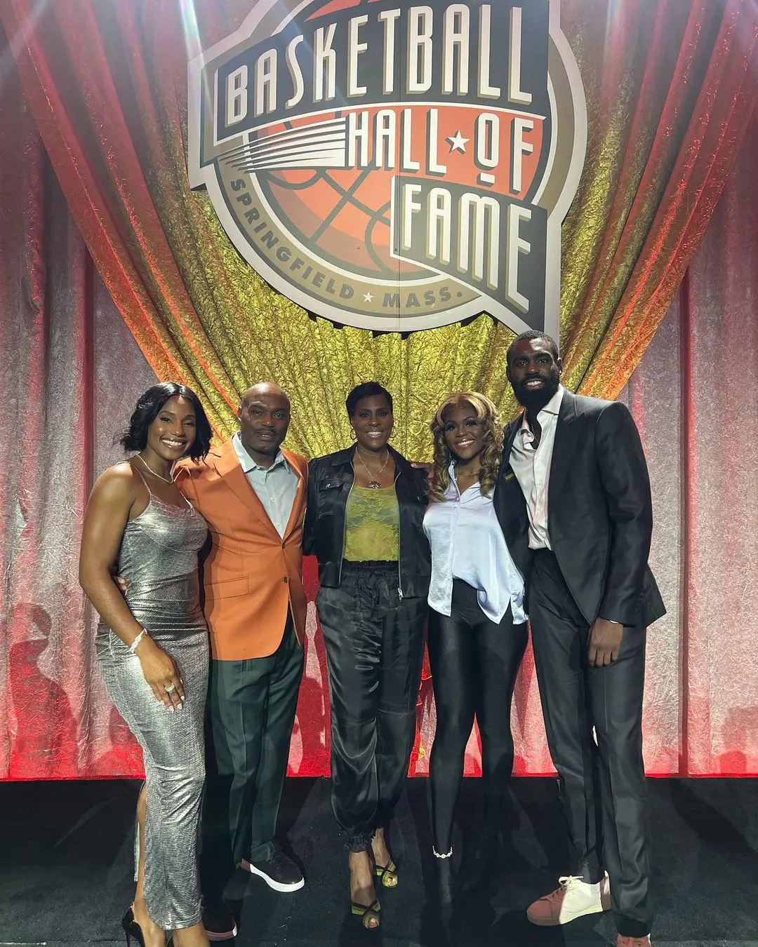 Tim(Left) with Nina, Yolanda, Hardaway Sr and Nia during Naismith Basketball Hall of Fame on September 14, 2022. 